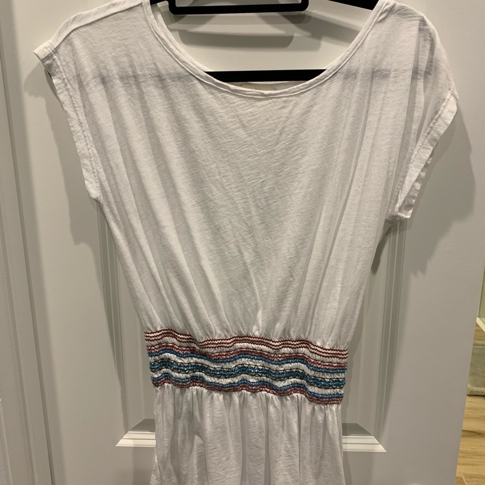 Soft, waist cinching t-shirt.